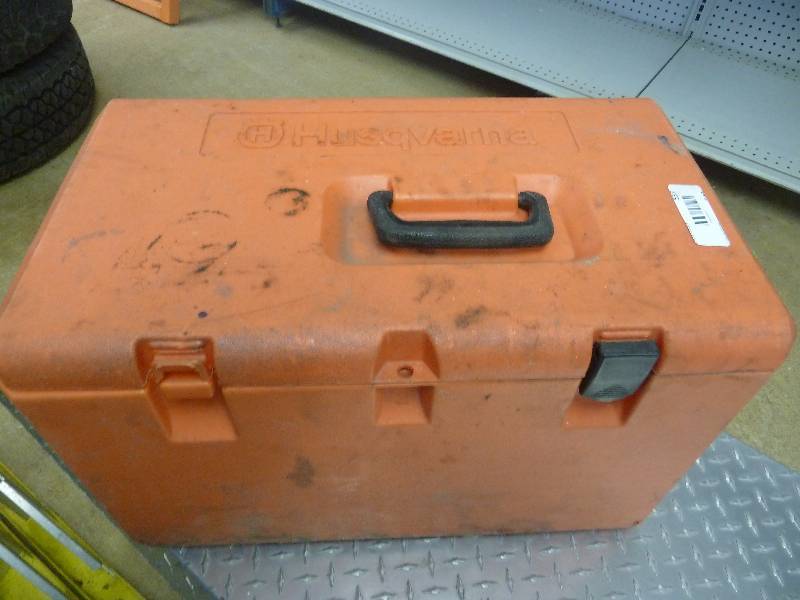 lot 537 image: Large Husqvarna Chain Saw Case