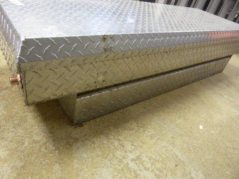 lot 542 image: Aluminum Truck Tool Box