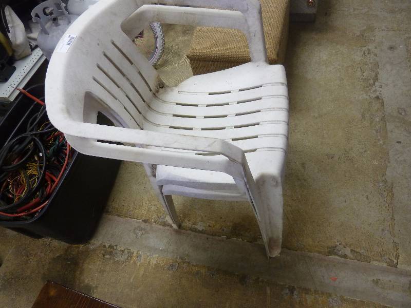 lot 544 image: Plastic Lawn Chairs