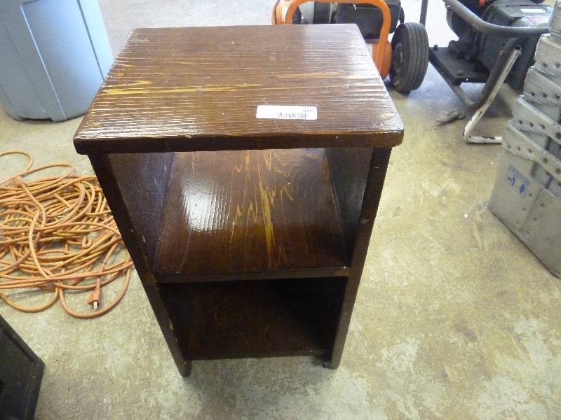 lot 545 image: Small StandShelf