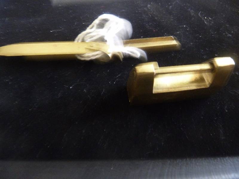 lot 571 image: Antique Lot with Key