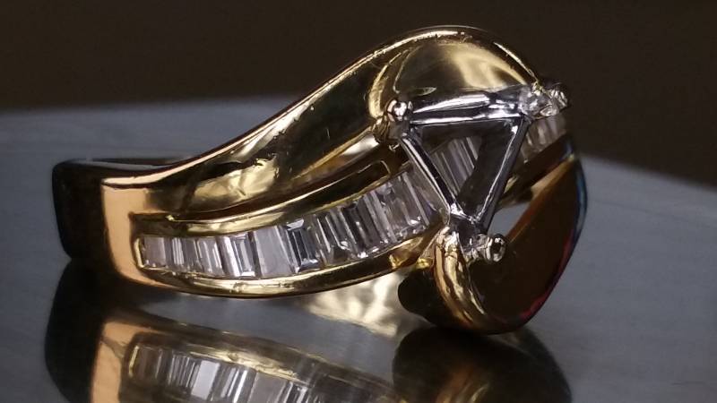 Stunning Designer 14k Gold Engagement Ring w Channel Diamonds