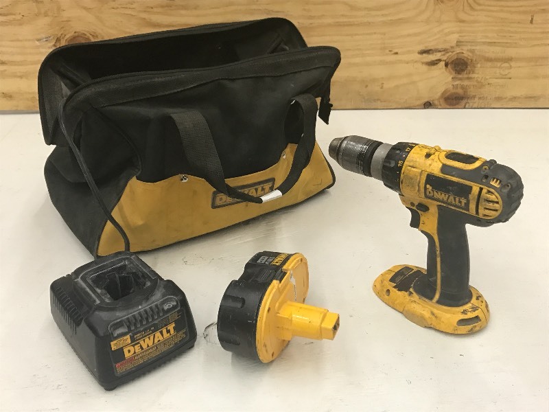 lot 1 image: DeWalt Tool Set