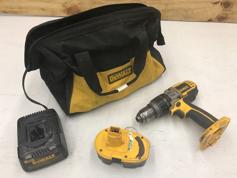 lot 2 image: DeWalt Tool Set