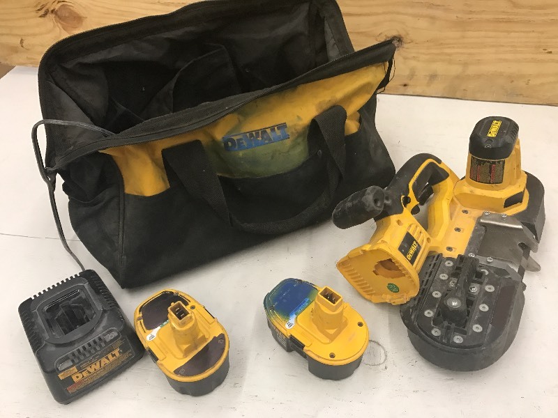 lot 11 image: DeWalt Tool Set