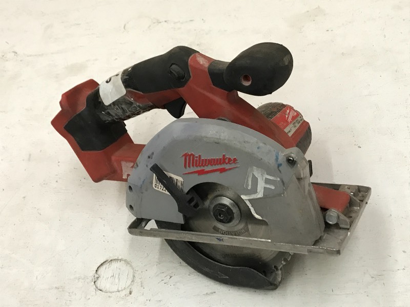 lot 35 image: Milwaukee Cordless Saw