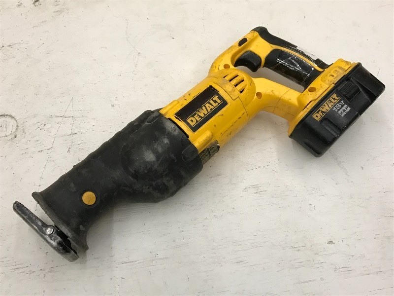 lot 39 image: DeWalt Sawzall