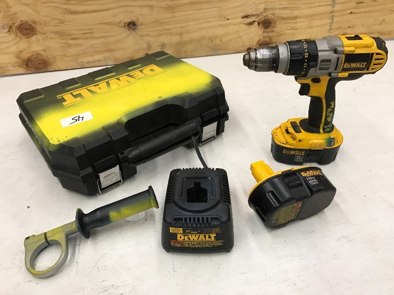 lot 45 image: DeWalt Tool Set