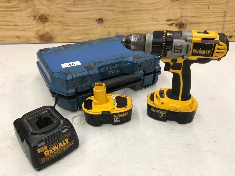 lot 44 image: DeWalt Tool Set