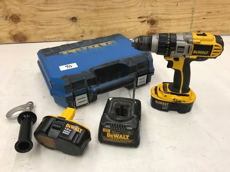 lot 46 image: DeWalt Tool Set