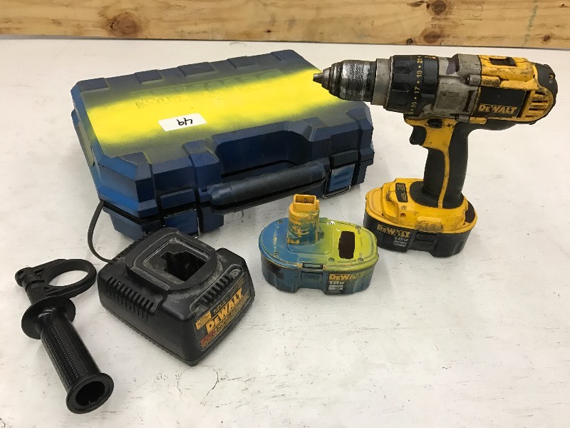 lot 49 image: DeWalt Tool Set