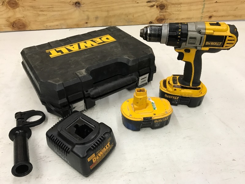 lot 51 image: DeWalt Tool Set
