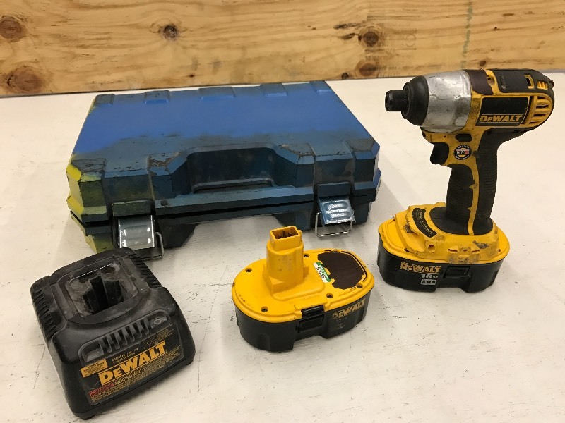 lot 52 image: DeWalt Tool Set