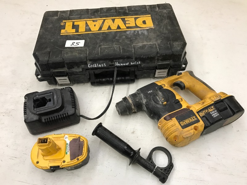 lot 58 image: DeWalt Tool Set