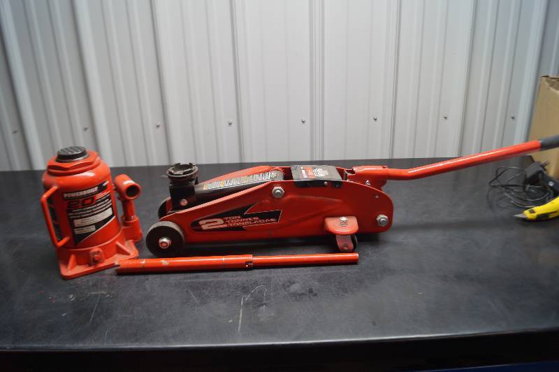 lot 27 image: 2 Jacks