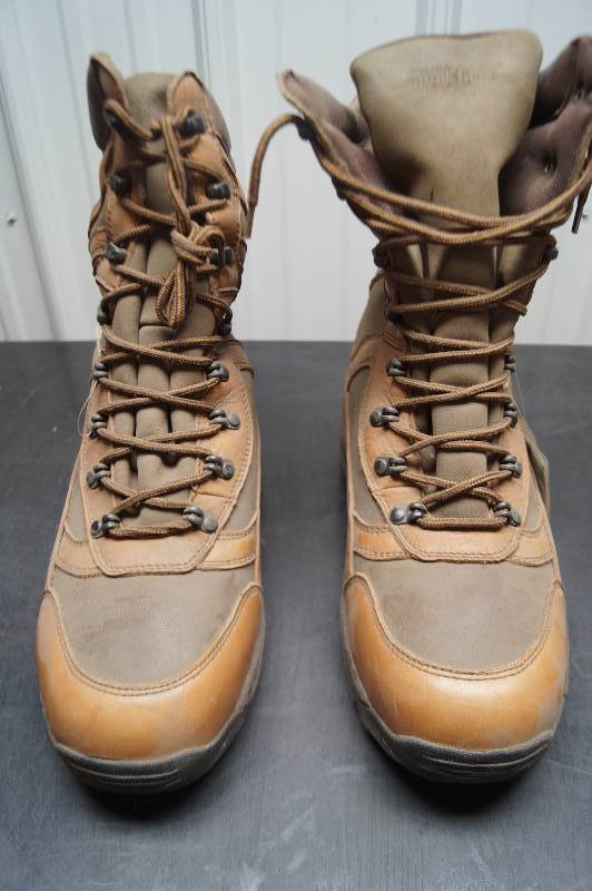 lot 29 image: Mens Boots