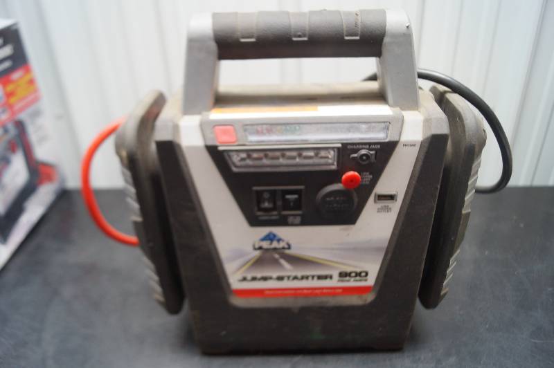 lot 33 image: Jump Starter