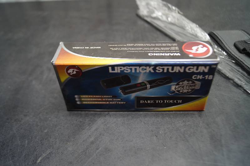 lot 67 image: Lipstick Stun Gun