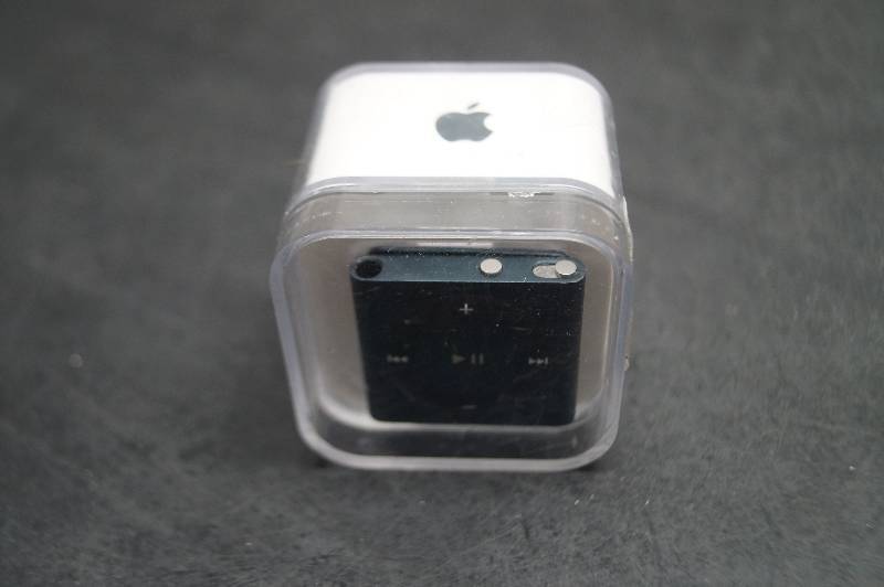 lot 88 image: Ipod Shuffle