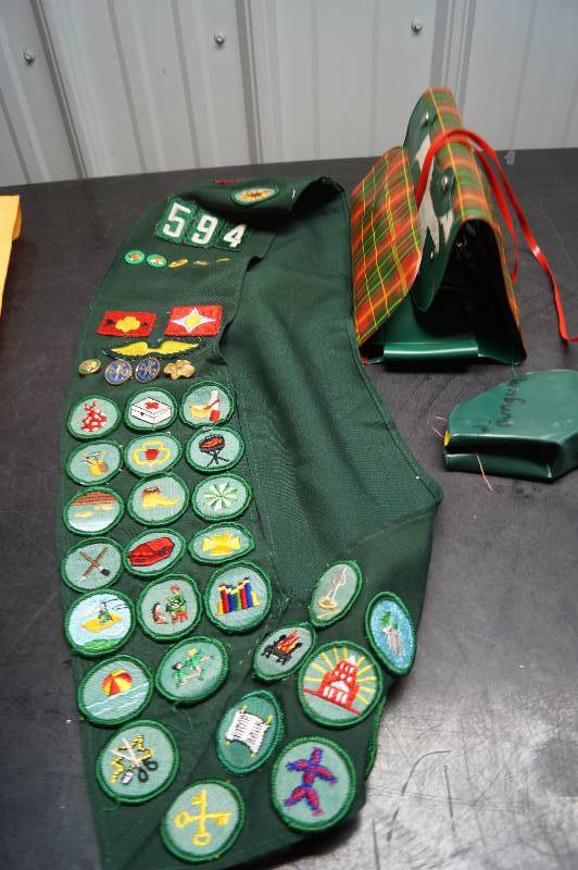 lot 93 image: Girl Scout Memorabilia