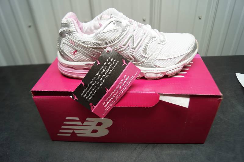 lot 104 image: Womens Shoes