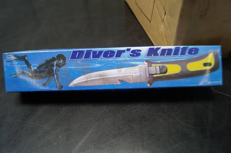 lot 19 image: Divers Knife