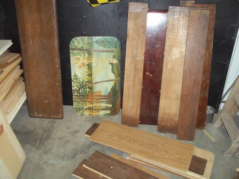 lot 148 image: Table top leaves, Oil painting on wood, Table top pieces and shelf pieces
