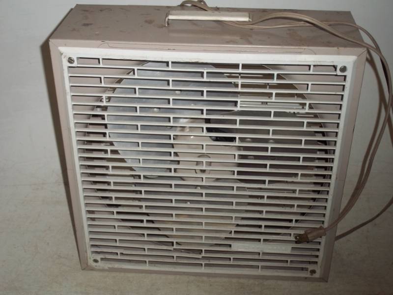 lot 103 image: Vintage Fan