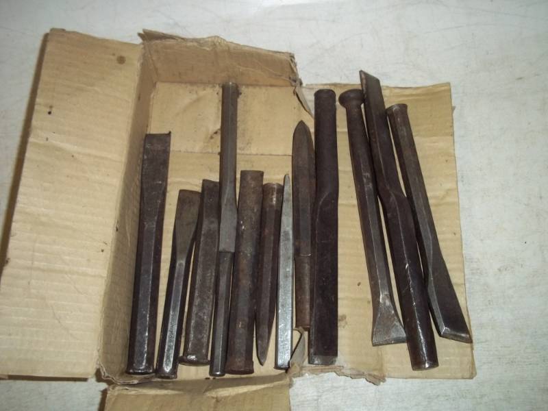 lot 111 image: Assorted Chisels