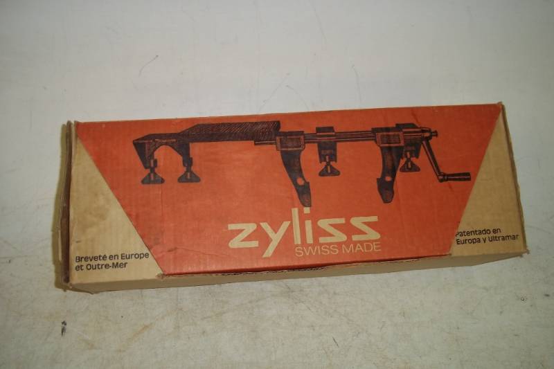 lot 128 image: Zyliss Clamp