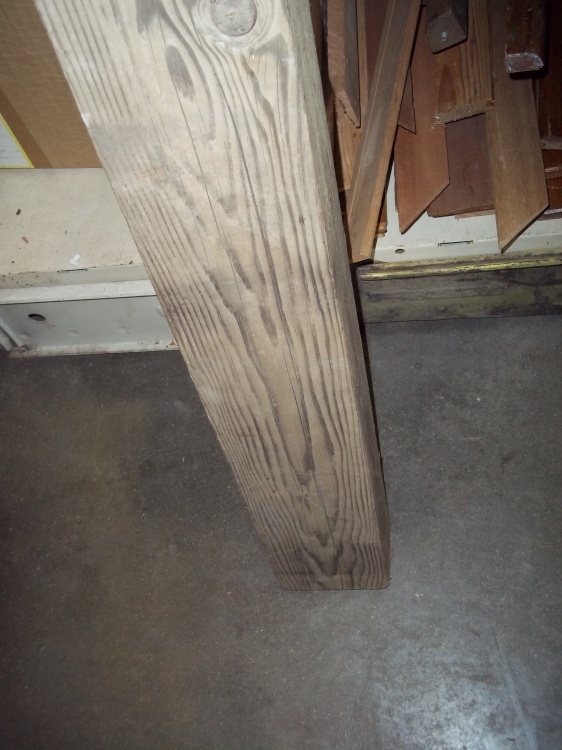 lot 155 image: 5 4 x 6 Post