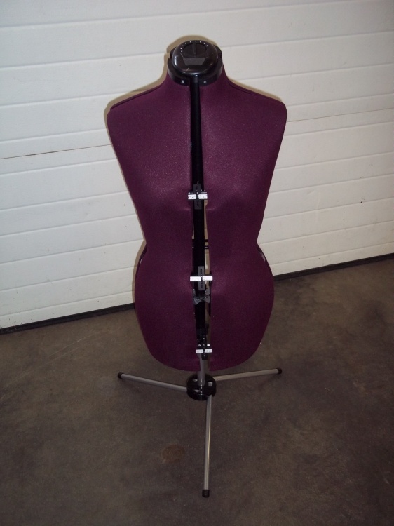 lot 162 image: Dress Makers Mannequin