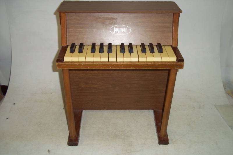 lot 170 image: Vintage Child Piano