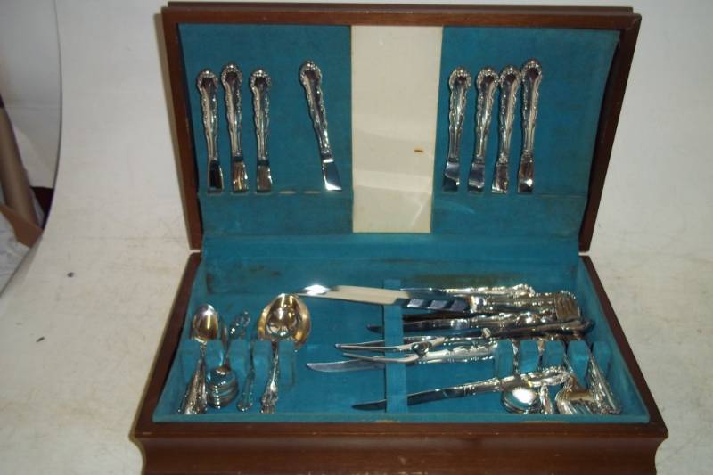 lot 175 image: Vintage Flatware set with wood case