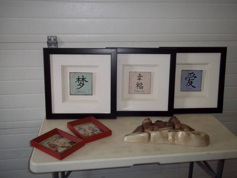 lot 7 image: Asian and more wall dcor (red 9x7) (black 19x19)