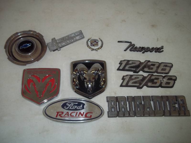lot 14 image: Car and truck emblems