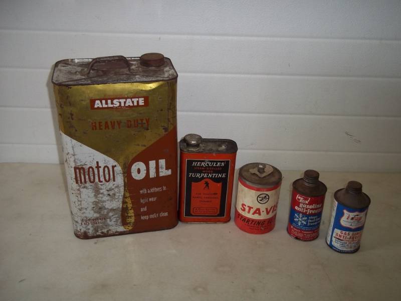 lot 15 image: Vintage oil and automotive cans