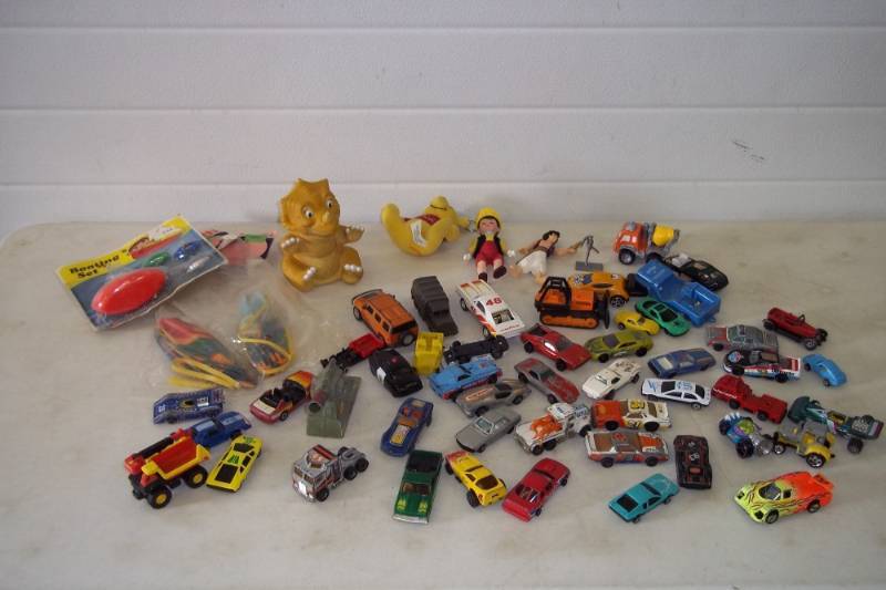 lot 42 image: Matchbox and Hot Wheels car 1970s & 1980s plus other toys