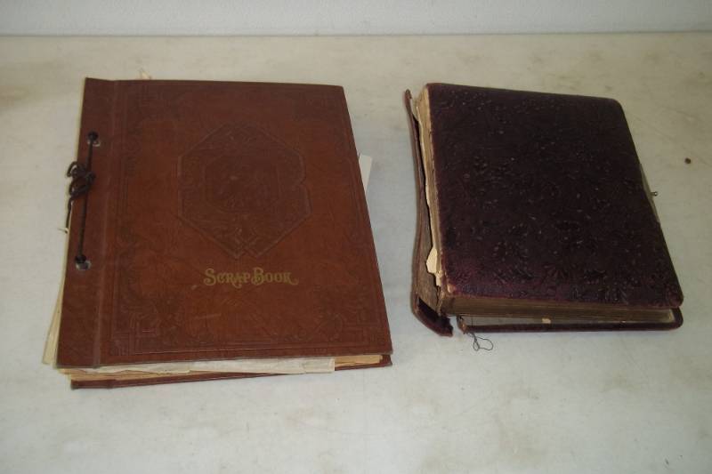 lot 47 image: Vintage Photo album and western movie items
