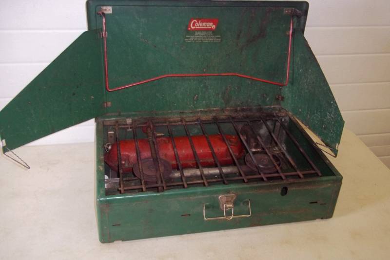 lot 51 image: Coleman camping stove