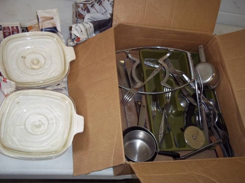lot 183 image: Assorted kitchen ware and flatware