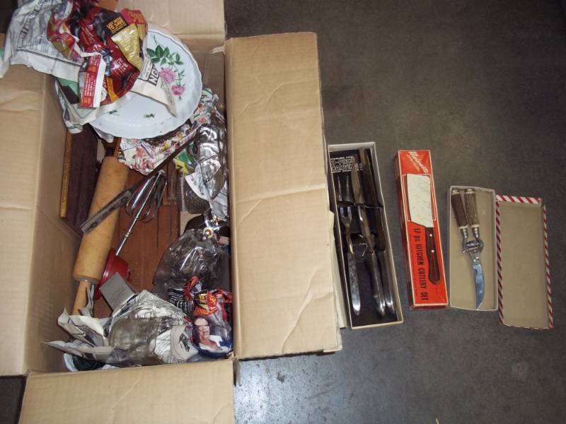 lot 184 image: Assorted kitchen ware, knife set, rolling pin
