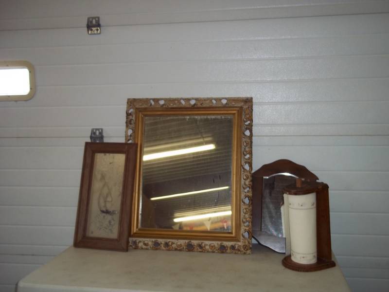 lot 187 image: Mirrors 10x20, 24x23, 11x16 and paper towel holder