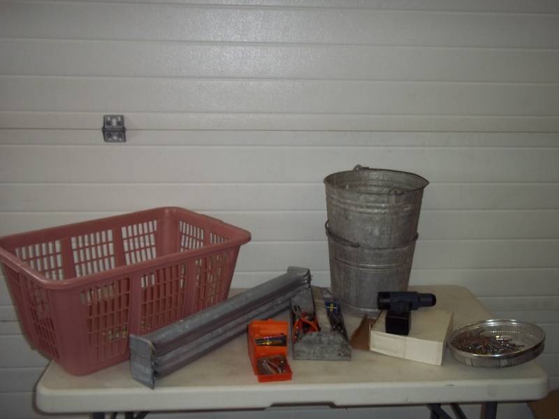 lot 190 image: Assorted Tools, brackets, two buckets galvined