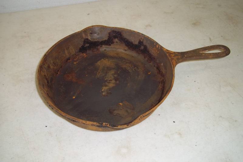 lot 84 image: Griswold #6 Cast Iron skillet