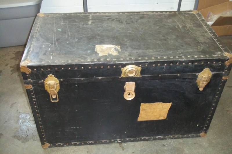 lot 88 image: Antique steam trunk 39x24x21