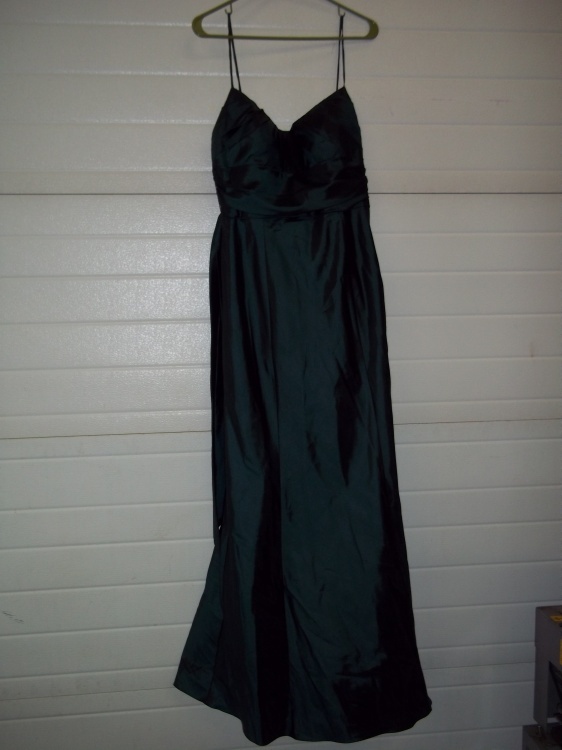 lot 92 image: Bella Satin hunter Green dress (no size tag) High end quality perfect for prom or bridesmaid