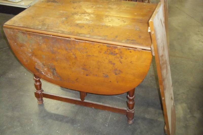 lot 98 image: drop leaf table (2 leafs) 5ft x38 ins