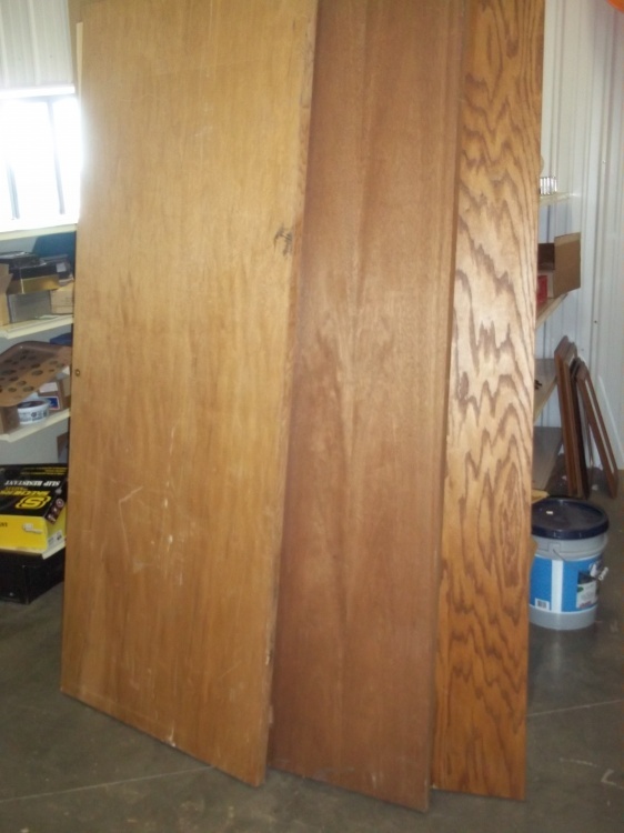 lot 196 image: Lot of 3 wood doors 1- 32x80, 2-18 x 78.5