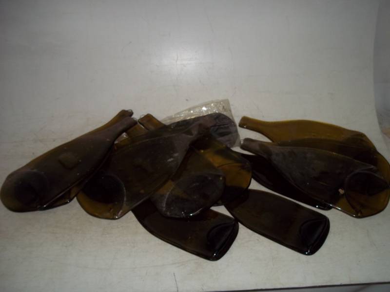 lot 200 image: Lot of Glass Wine cutting Boards or can be wall hanging
